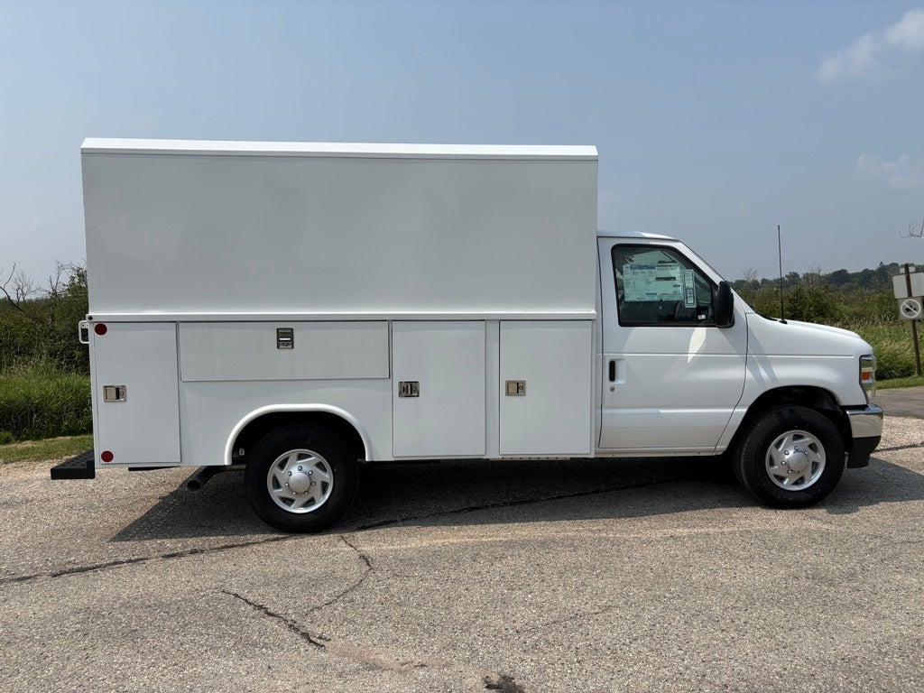 2025 Ford E-350SD Base Cutaway