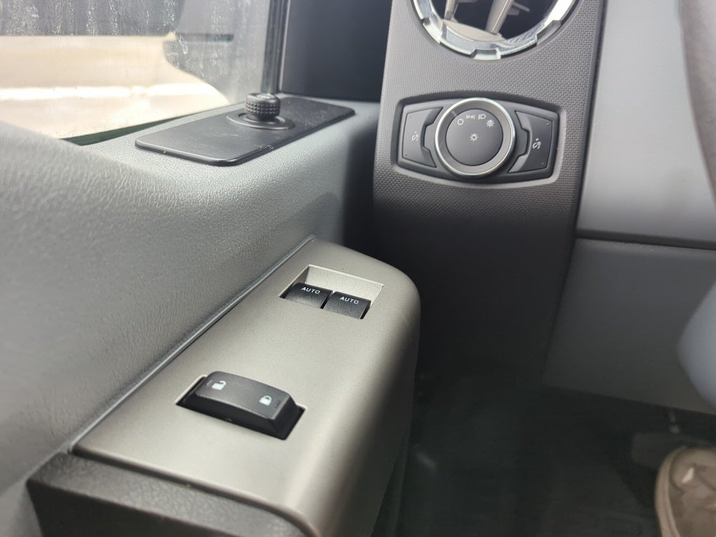 2022 Ford F-750SD Base BOX TRUCK