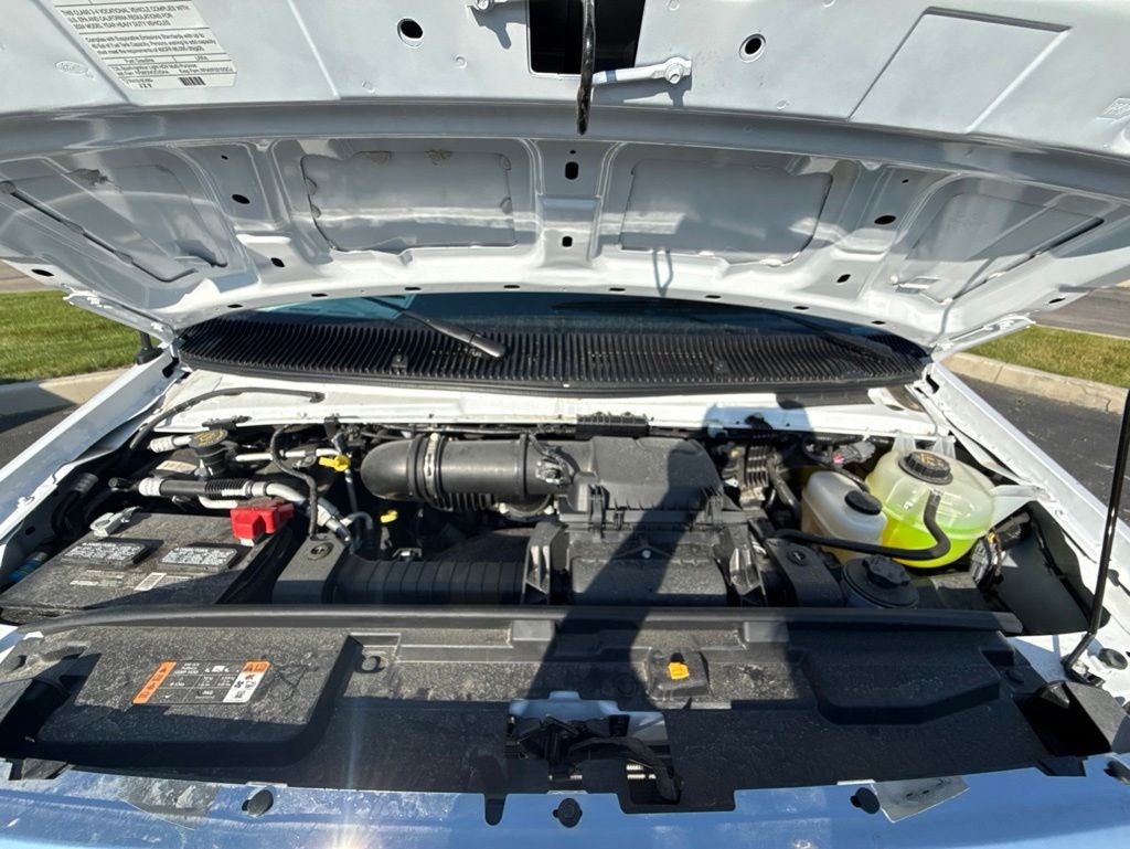 2025 Ford E-350SD Base Cutaway