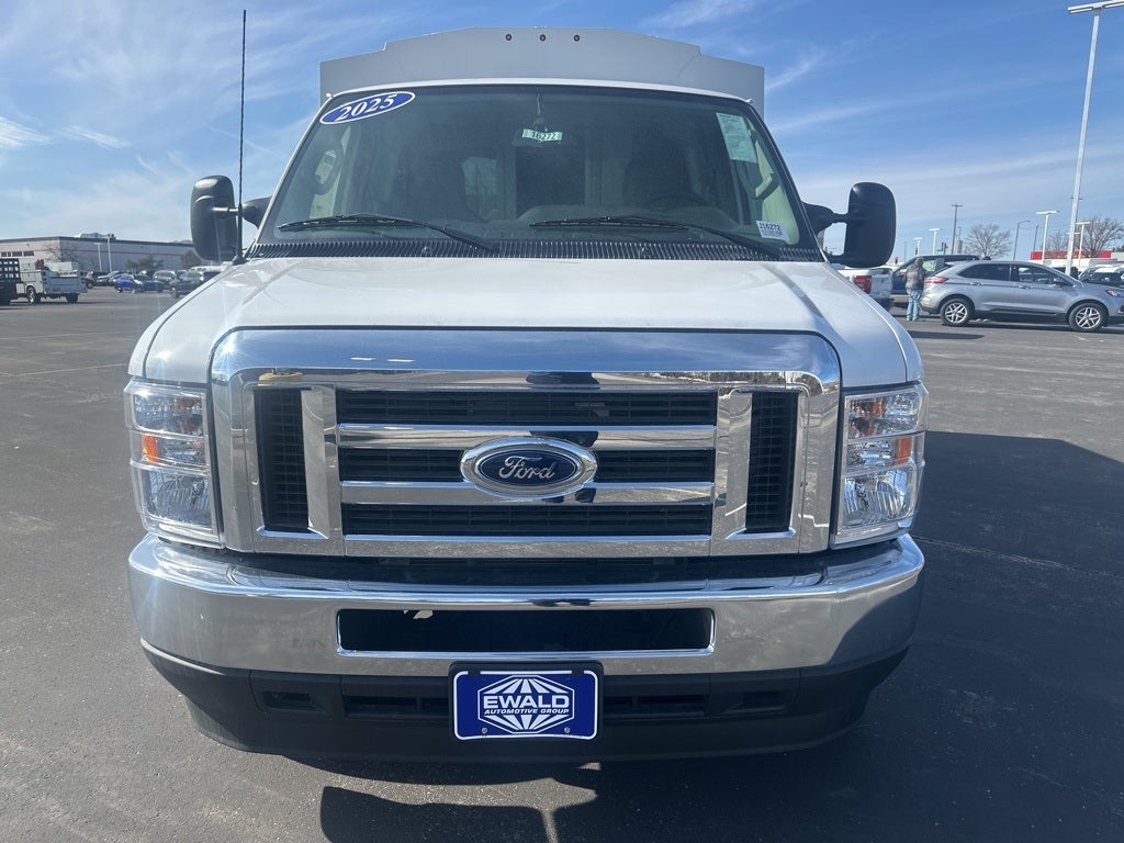 2025 Ford E-350SD Base Cutaway