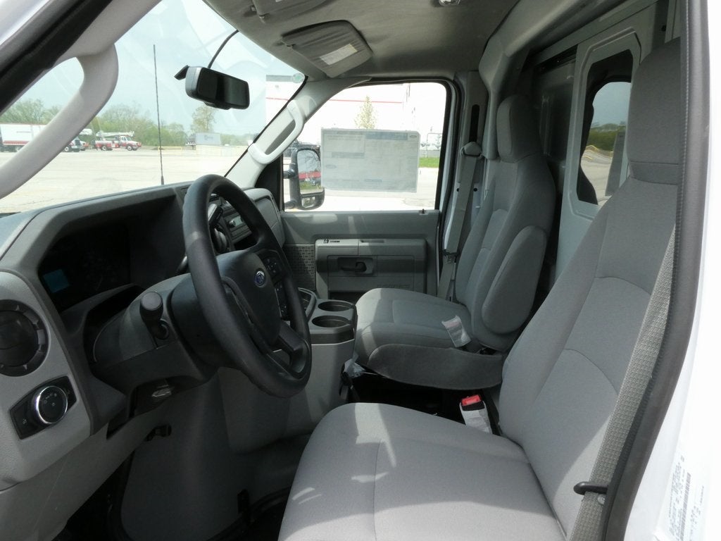 2025 Ford E-350SD Base Cutaway