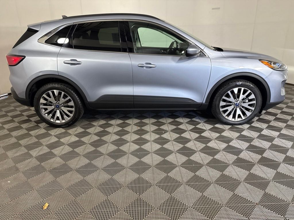 2022 Ford Escape Hybrid Titanium