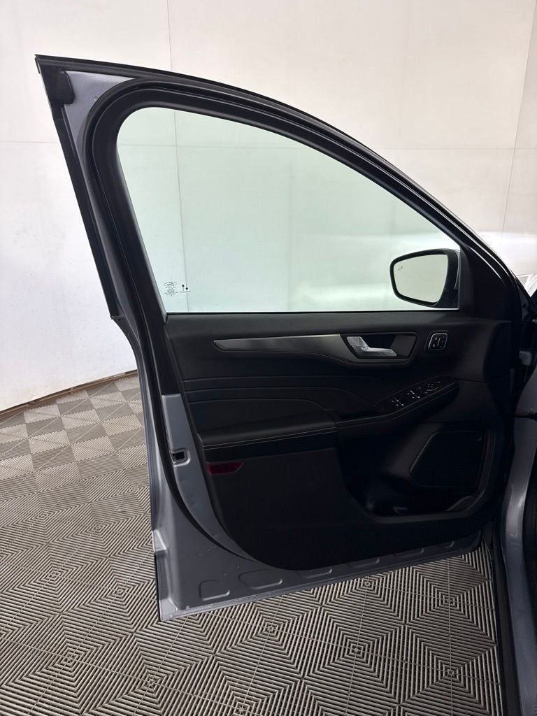 2022 Ford Escape Hybrid Titanium