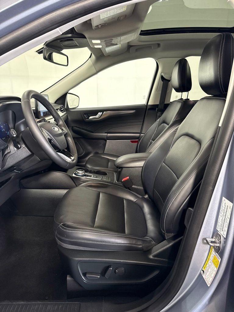 2022 Ford Escape Hybrid Titanium