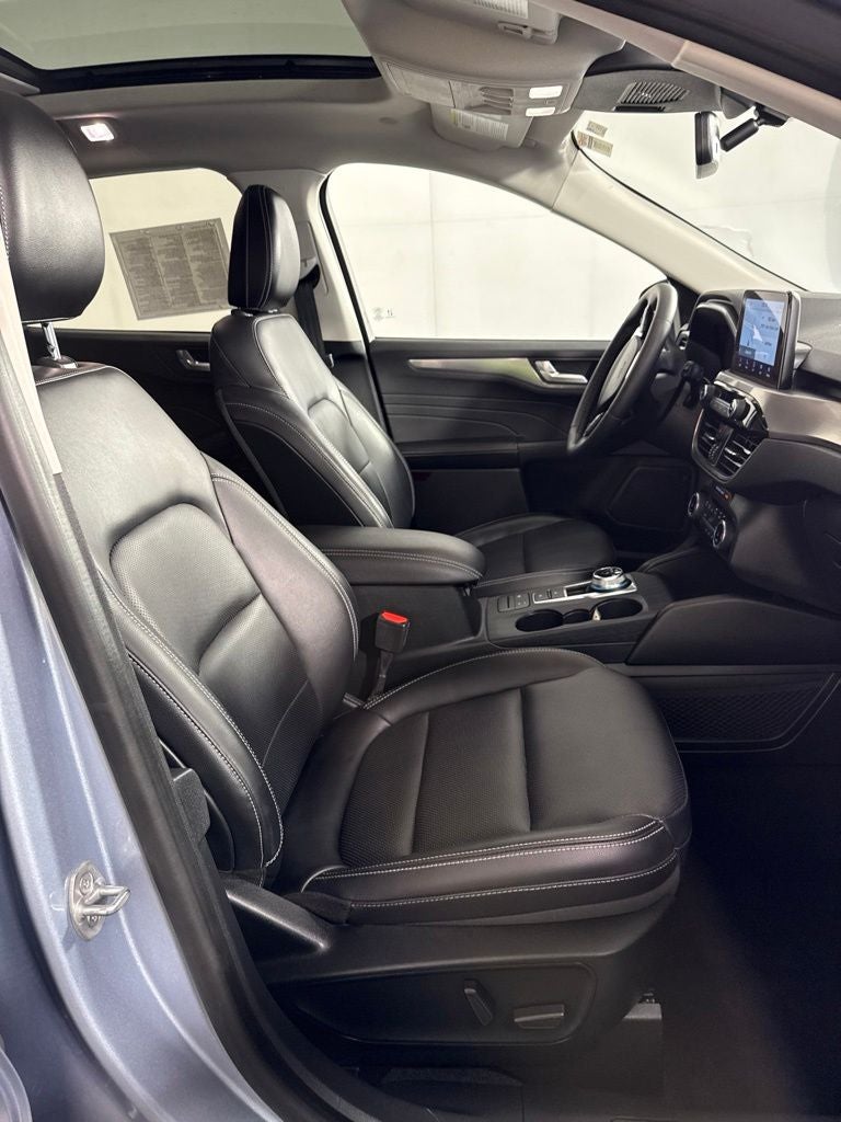 2022 Ford Escape Hybrid Titanium
