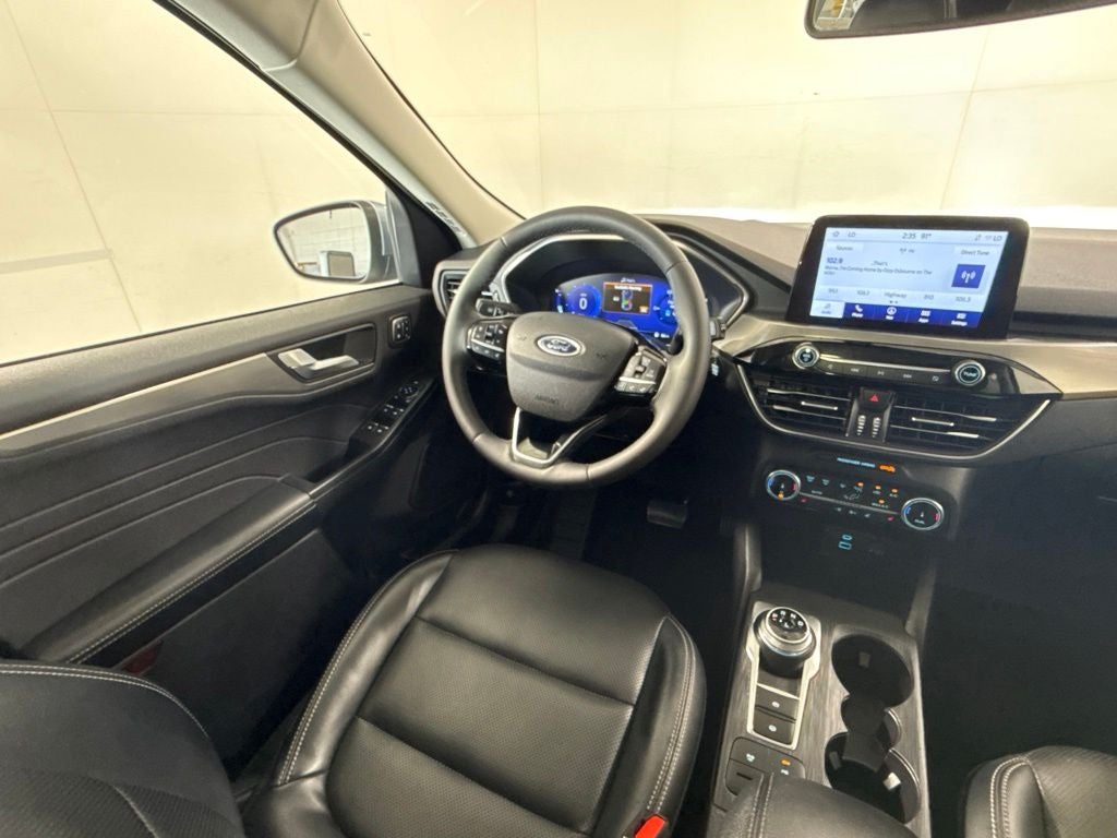 2022 Ford Escape Hybrid Titanium
