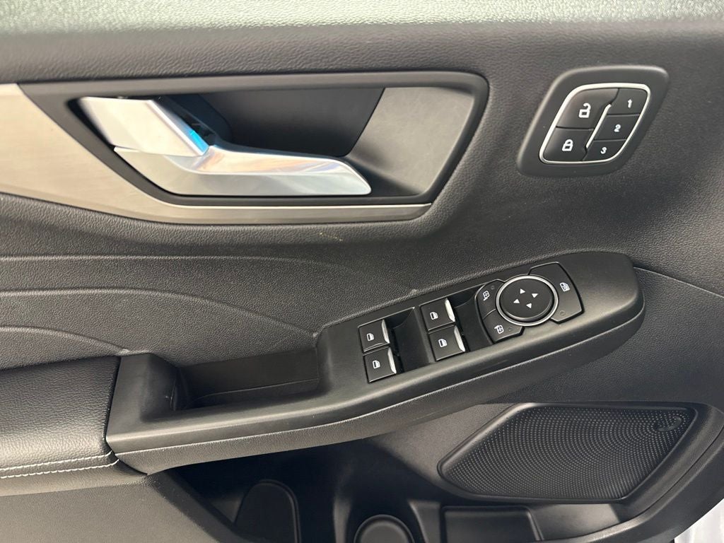 2022 Ford Escape Hybrid Titanium