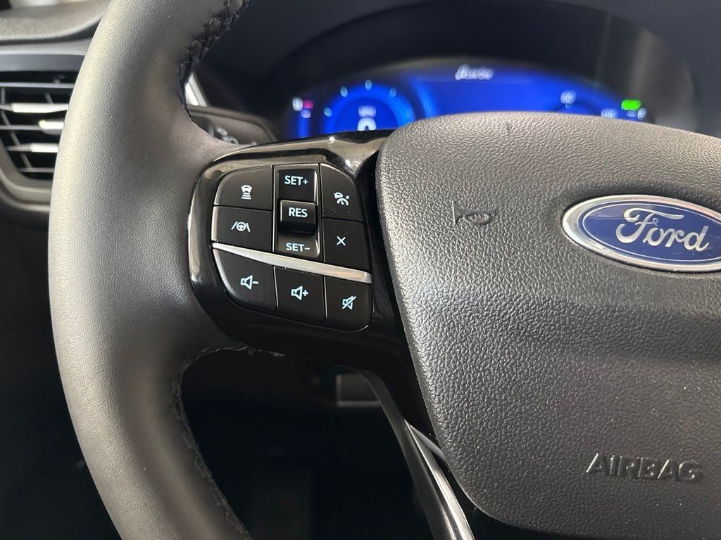 2022 Ford Escape Hybrid Titanium