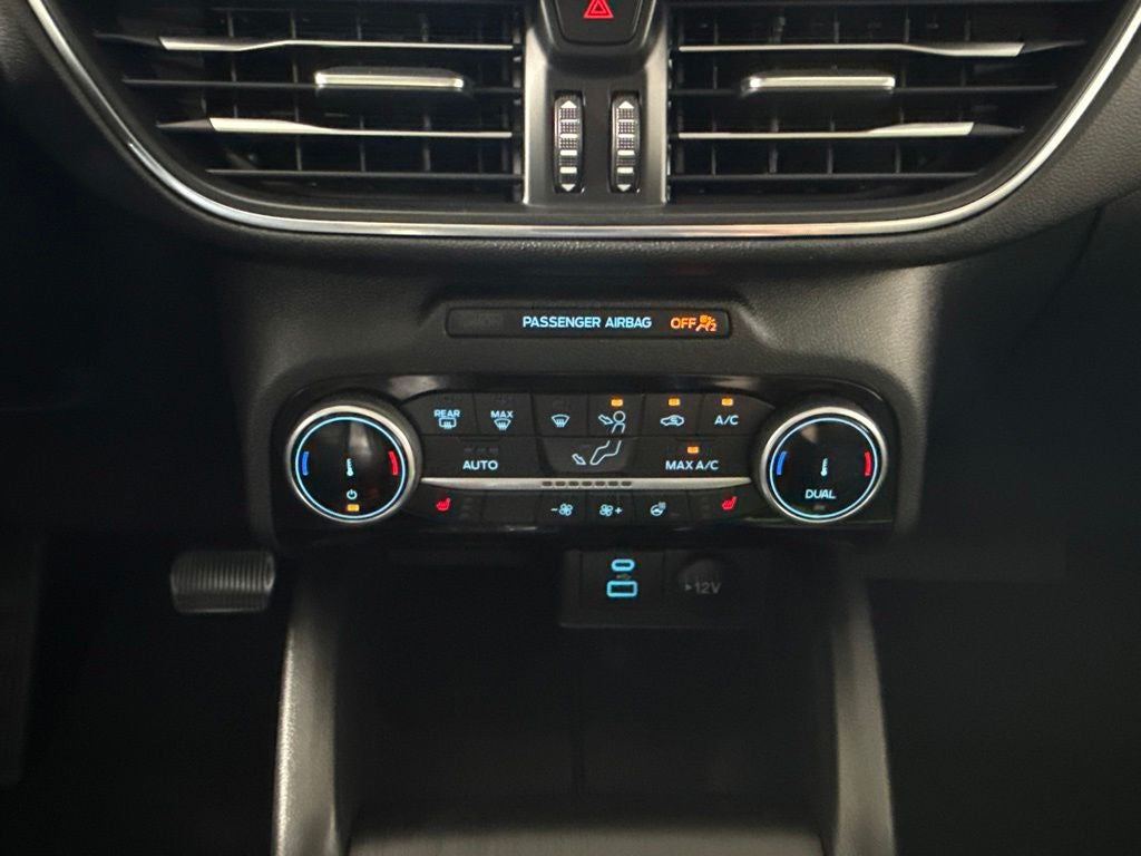 2022 Ford Escape Hybrid Titanium