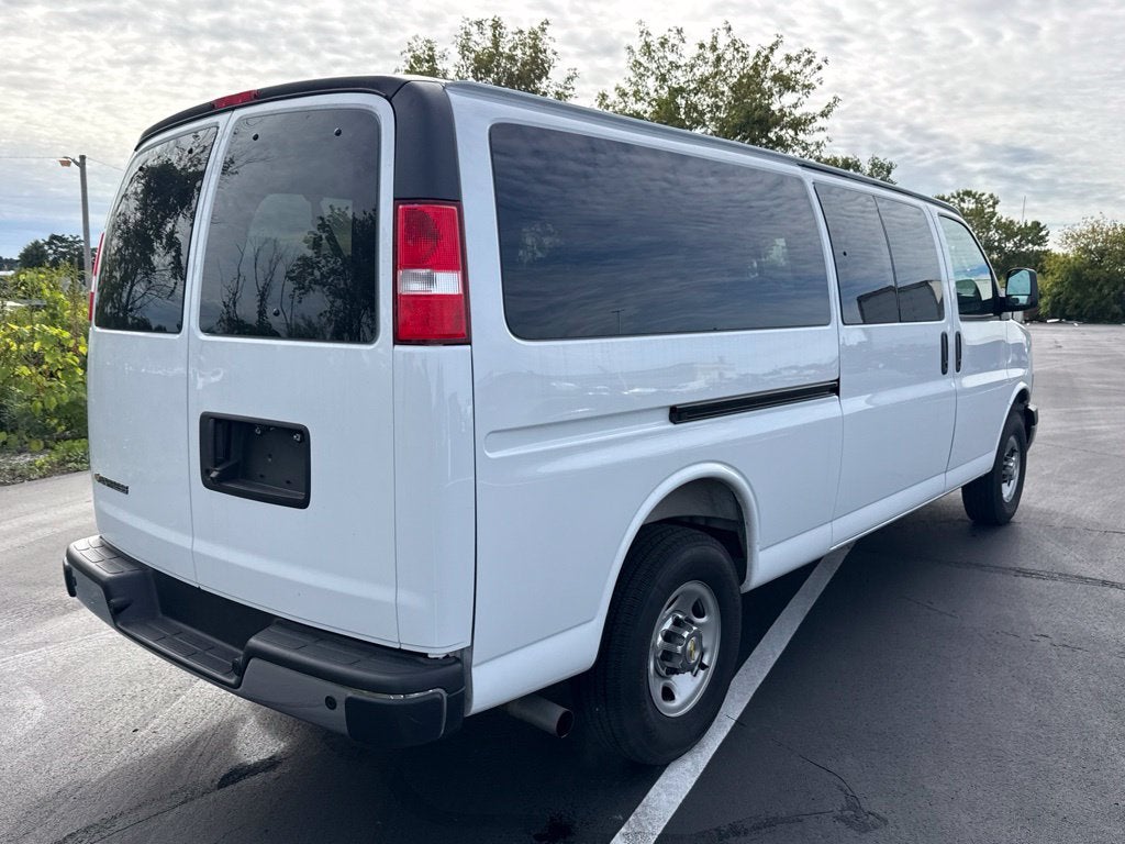 2025 Chevrolet Express 3500 LT Passenger
