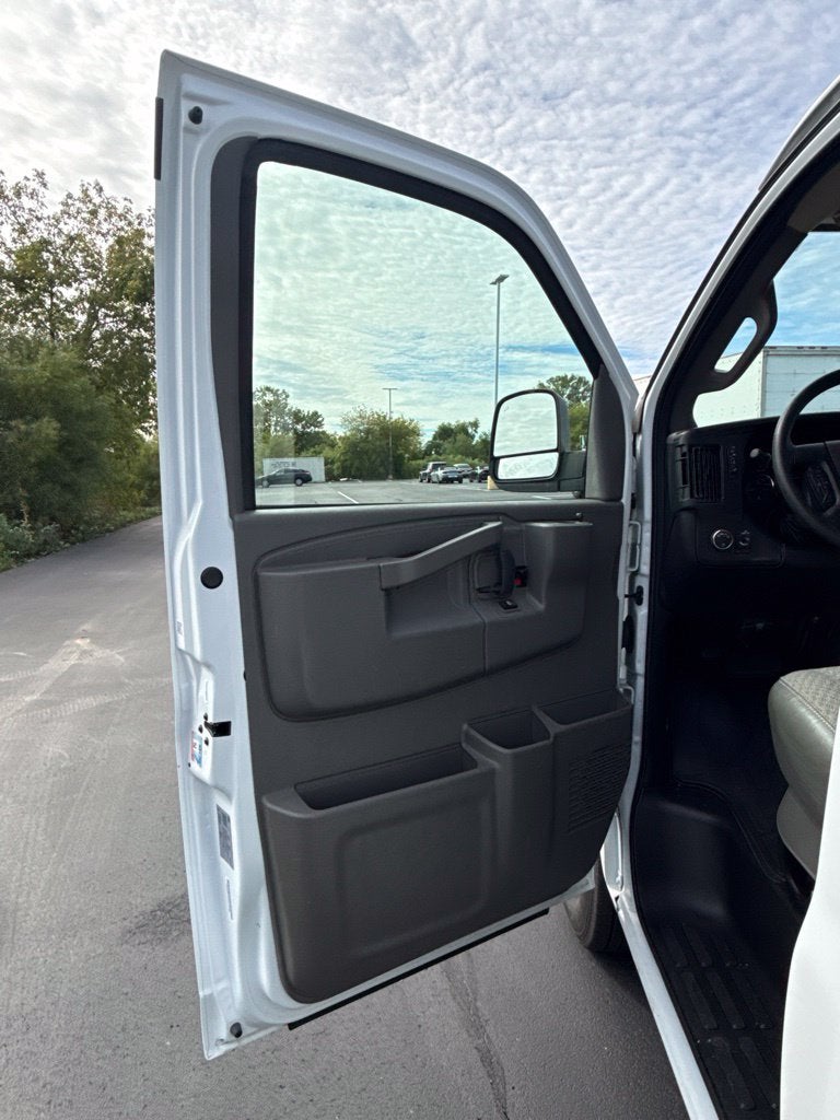 2025 Chevrolet Express 3500 LT Passenger