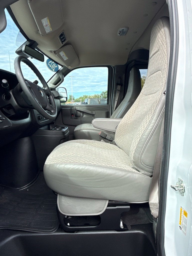 2025 Chevrolet Express 3500 LT Passenger