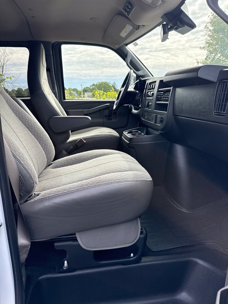 2025 Chevrolet Express 3500 LT Passenger