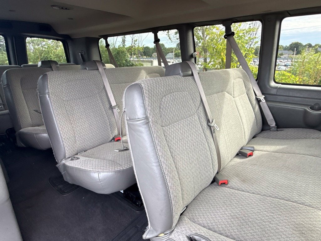 2025 Chevrolet Express 3500 LT Passenger
