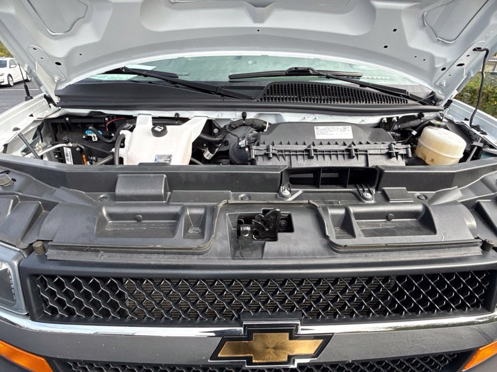 2025 Chevrolet Express 3500 LT Passenger