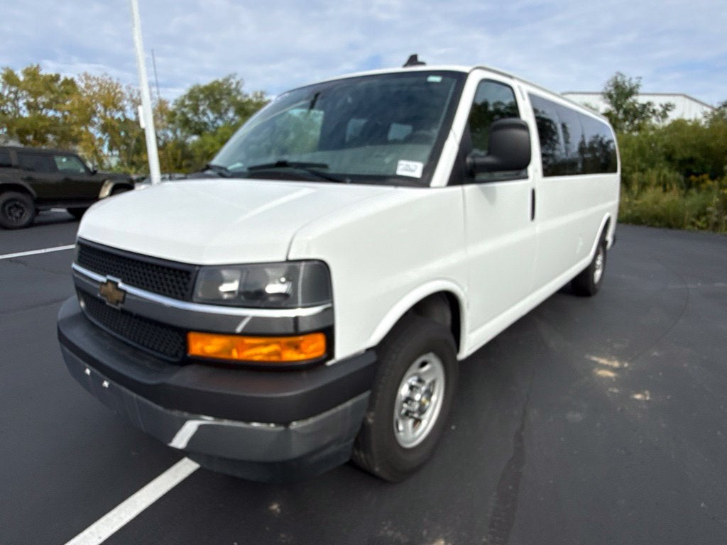 2025 Chevrolet Express 3500 LT Passenger