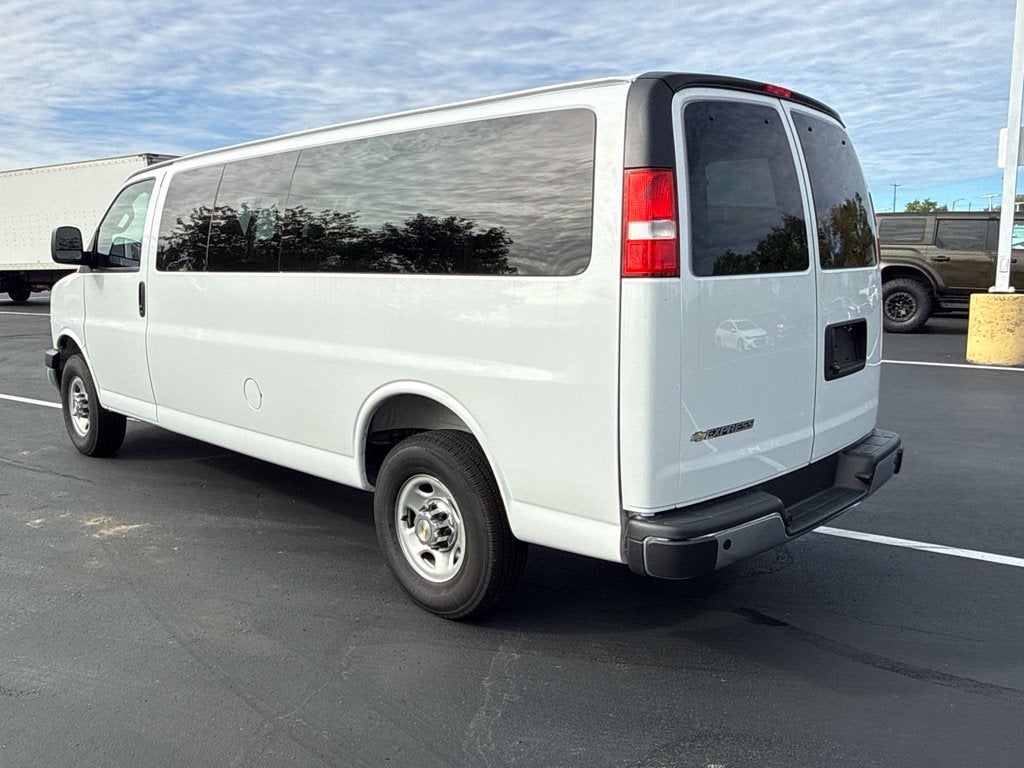 2025 Chevrolet Express 3500 LT Passenger