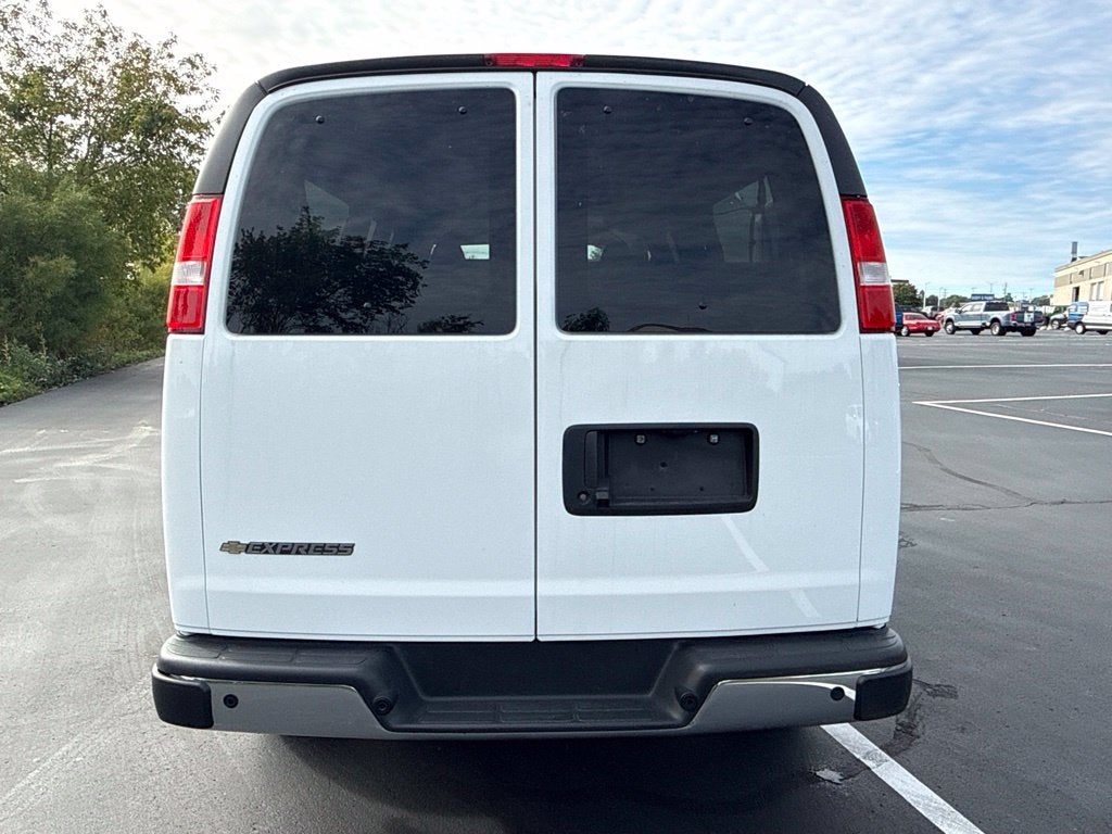 2025 Chevrolet Express 3500 LT Passenger