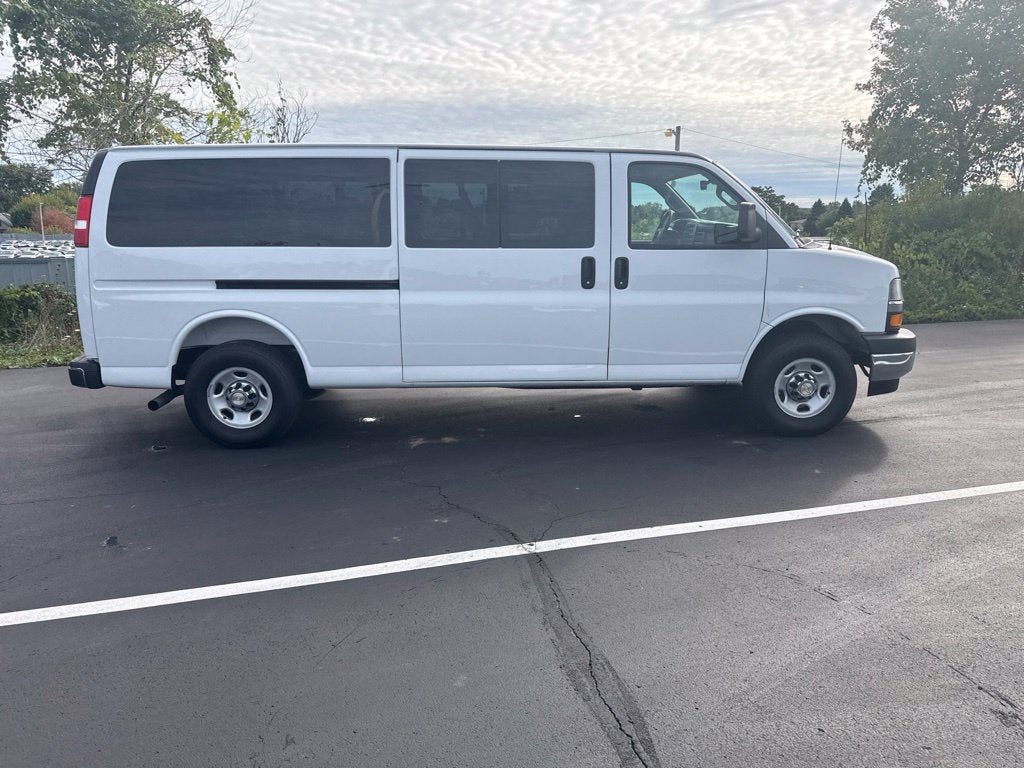 2025 Chevrolet Express 3500 LT Passenger