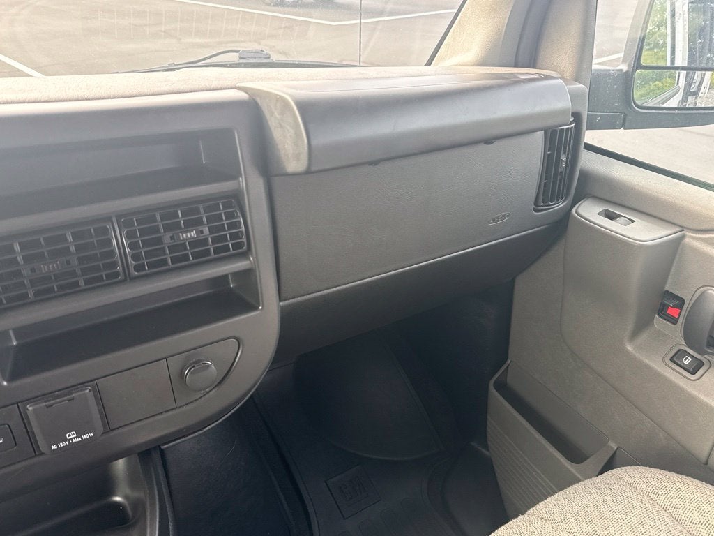 2025 Chevrolet Express 3500 LT Passenger