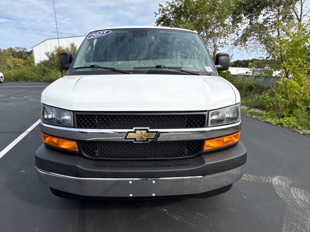2025 Chevrolet Express 3500 LT Passenger