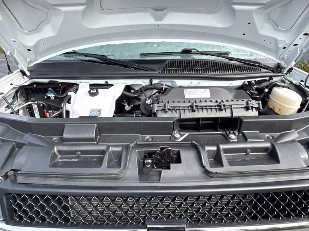 2025 Chevrolet Express 3500 LT Passenger