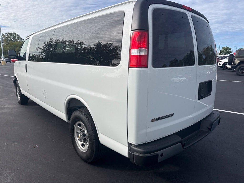 2025 Chevrolet Express 3500 LT Passenger