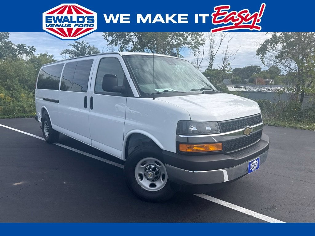 2025 Chevrolet Express 3500 LT Passenger