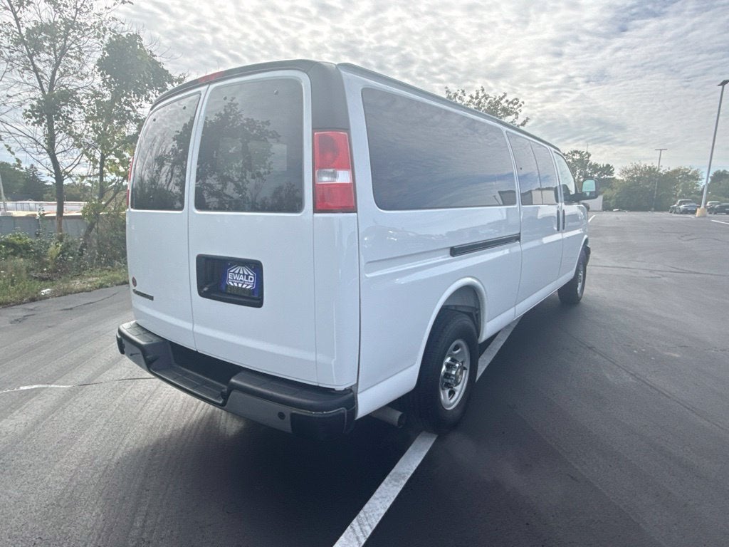 2025 Chevrolet Express 3500 LT Passenger