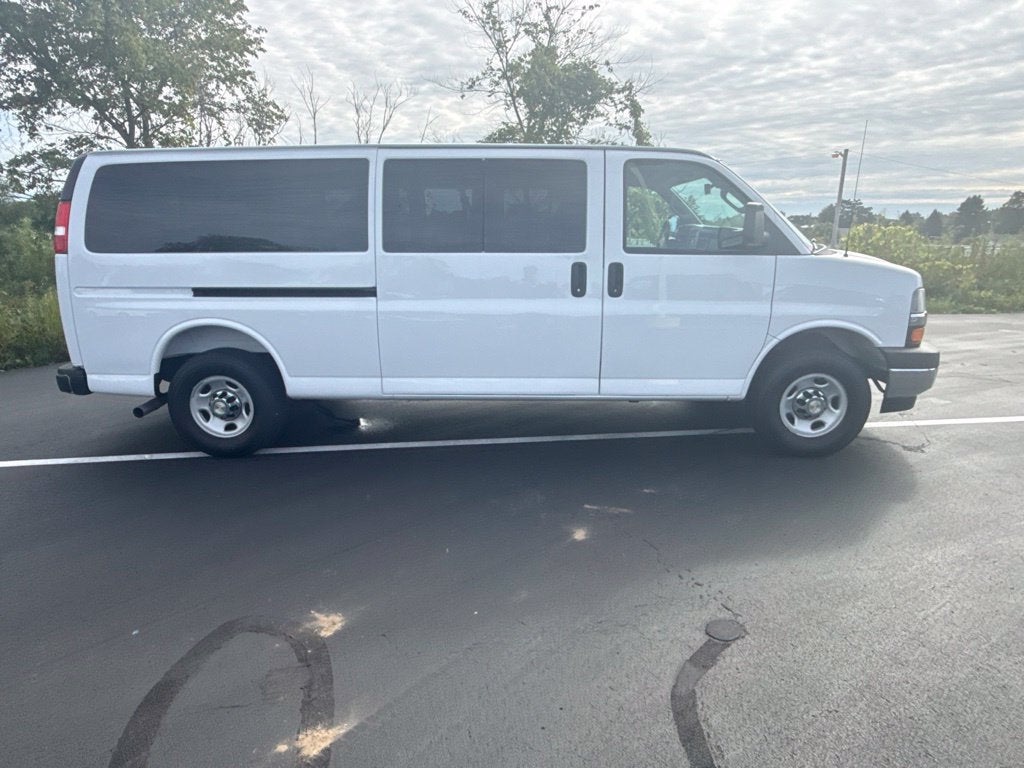 2025 Chevrolet Express 3500 LT Passenger