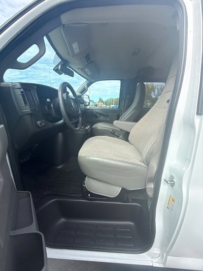 2025 Chevrolet Express 3500 LT Passenger