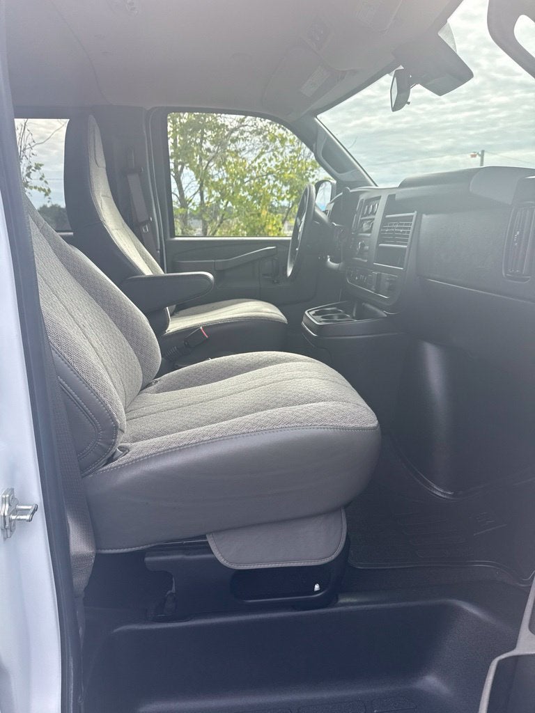 2025 Chevrolet Express 3500 LT Passenger