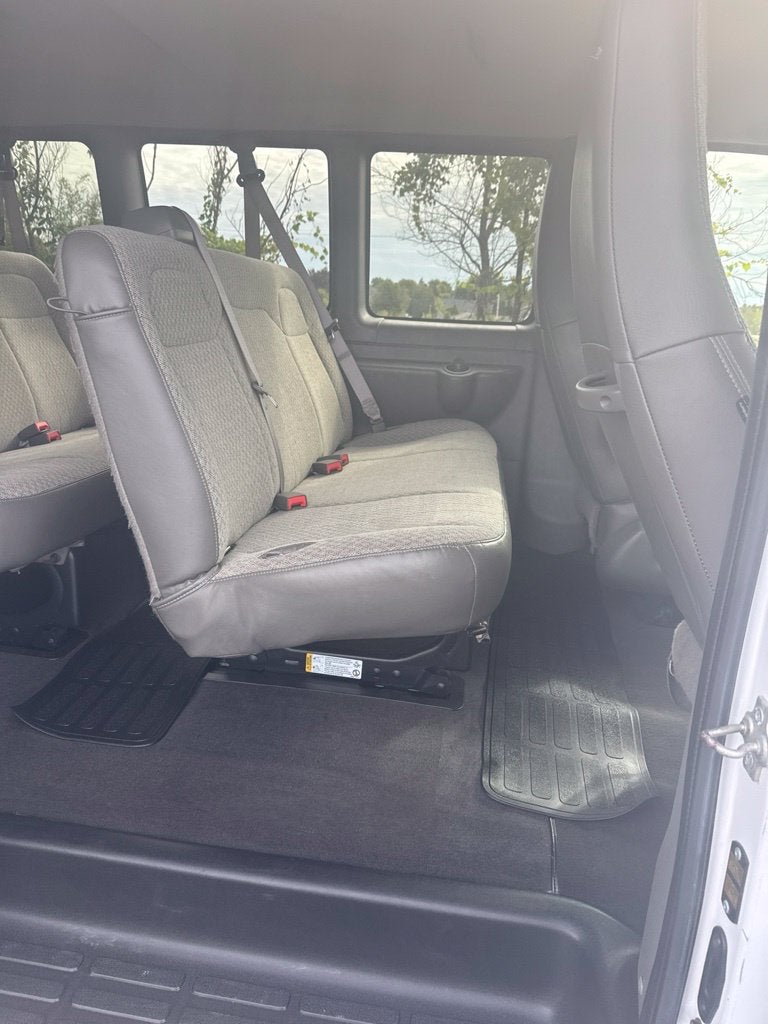 2025 Chevrolet Express 3500 LT Passenger