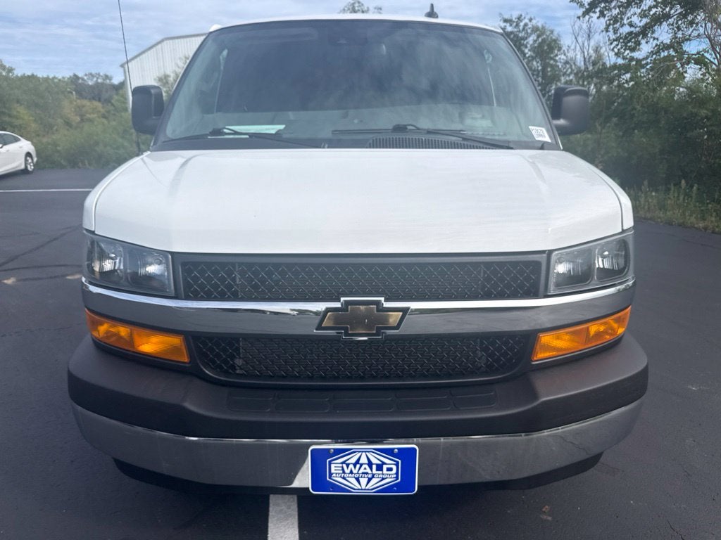 2025 Chevrolet Express 3500 LT Passenger