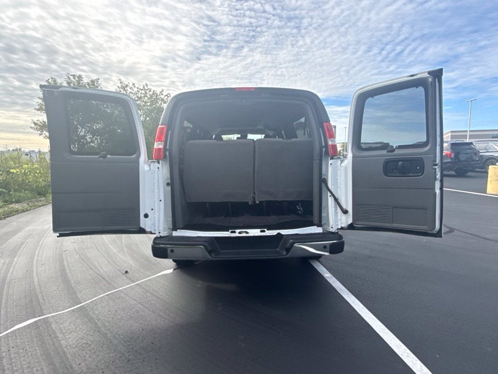 2025 Chevrolet Express 3500 LT Passenger