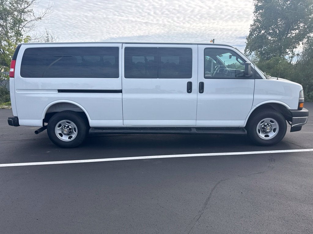 2025 Chevrolet Express 3500 LT Passenger