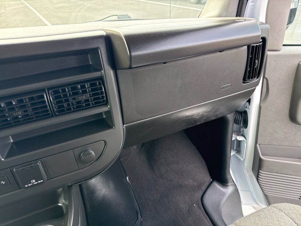 2025 Chevrolet Express 3500 LT Passenger