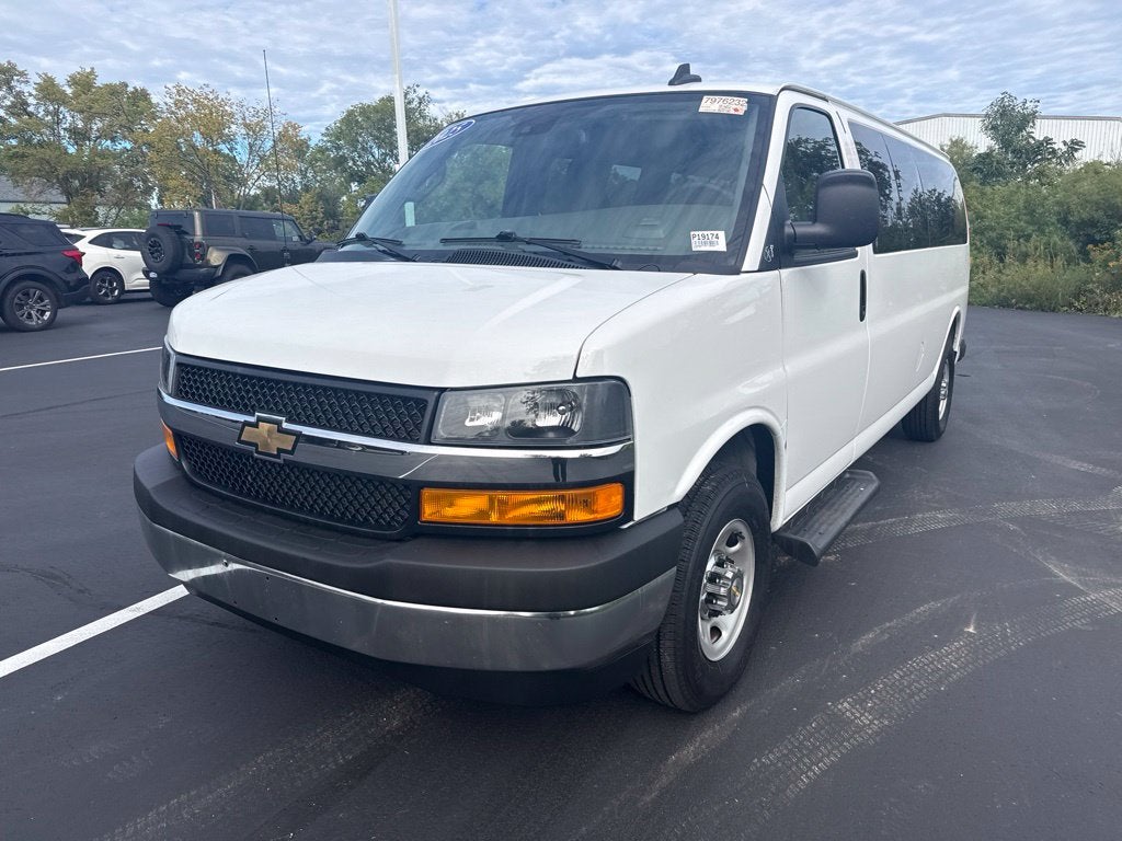 2025 Chevrolet Express 3500 LT Passenger