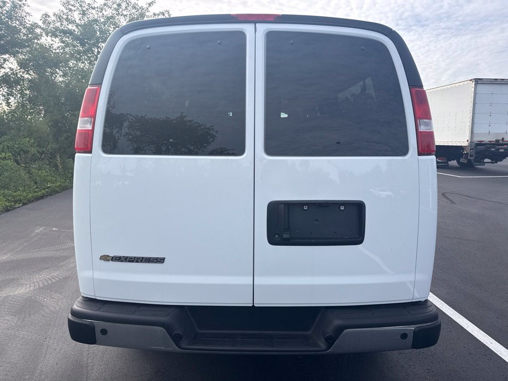 2025 Chevrolet Express 3500 LT Passenger